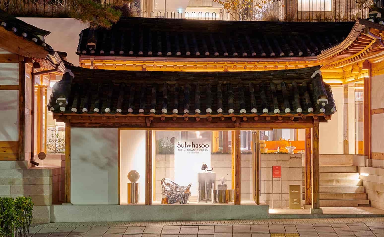 Bukchon emerges as new shopping hot spot in Seoul for global tourists
