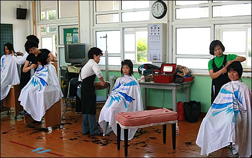 선생님, 여기는 용의규정이 없어요?