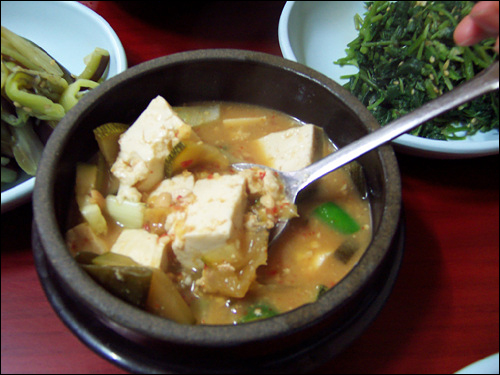 밥값 100만원, 3500원 백반 먹는 서민은 목멘다
