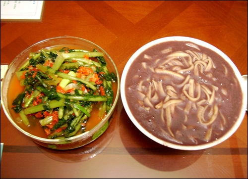 비오는 날 점심, 팥 칼국수 어때요?