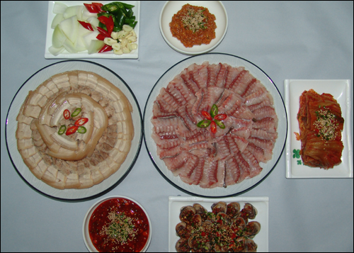 음식 한 그릇에 몸도 마음도 행복하다