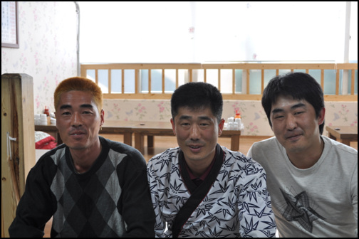 4형제 횟집은 밤이면 도깨비시장이 된다