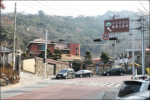 수직 기둥이 와르르?... 신비로운 절경
