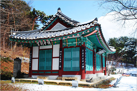 경포대에는 모두 다섯 개의 달이 뜬다