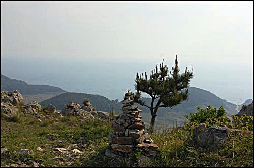 위험표지판에 아찔한 절벽...살고 싶어졌다
