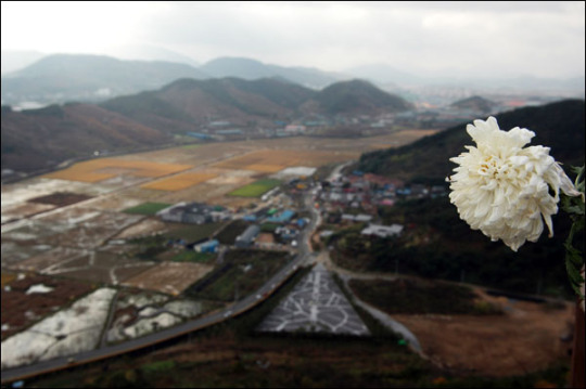 흔적만 봐도 슬퍼지는 곳... 어디일까요?