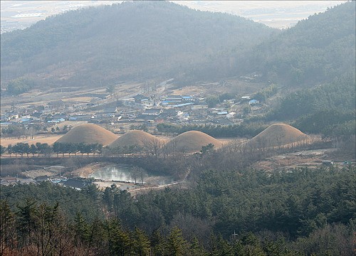 통일신라 왕후 자리가 비단치마 한 벌 값이었네