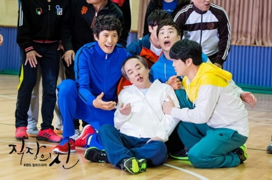 상사 얼굴에 공 날린 미스김, 당당함이 반가워