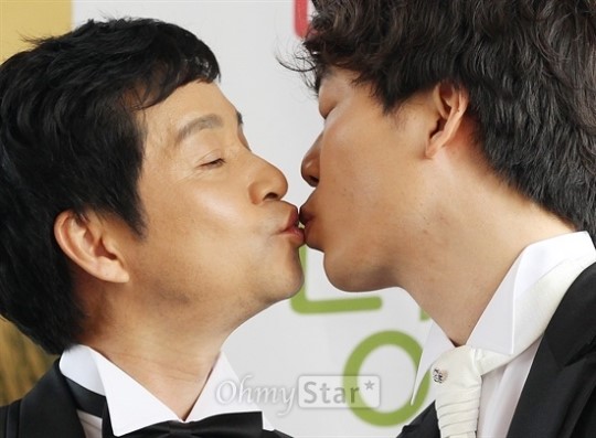 첫 동성결혼식...박근혜 문재인도 초대하겠다