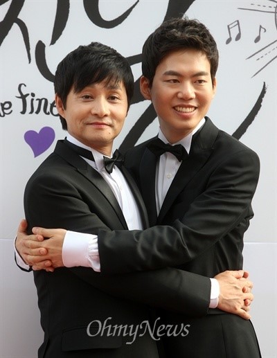 [오마이포토] 김조광수-김승환 동성부부 애정 과시