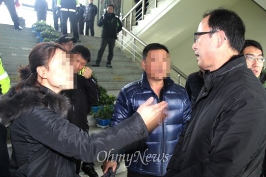 밀양 음독자살 주민 유족, 밀양시청 방문 제지 당해