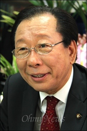 안홍준 의원,  세월호 유족에 무릎 꿇고 사죄해야