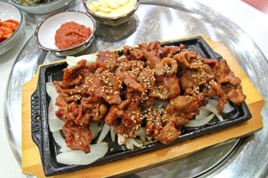참숯에 구워낸 돼지구이, 가을에 제격