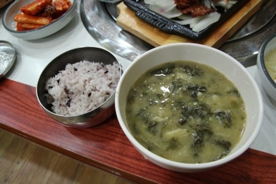 참숯에 구워낸 돼지구이, 가을에 제격