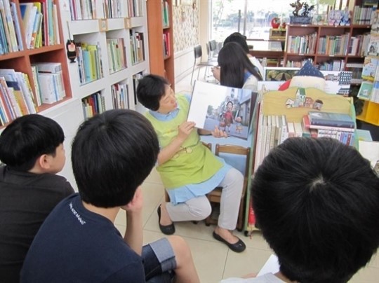 쇼핑센터 옆 서점에 엄마들이 몰리는 이유