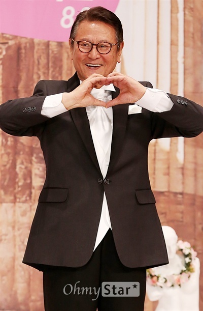 [오마이포토] 꽃보다 할배 그리스편 박근형, H3 근폴론의 하트