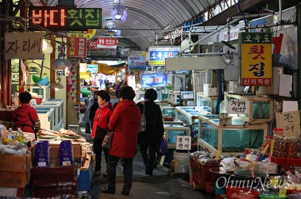 문재인-안철수 부산 나와야 16 대 2 뒤집힌다?