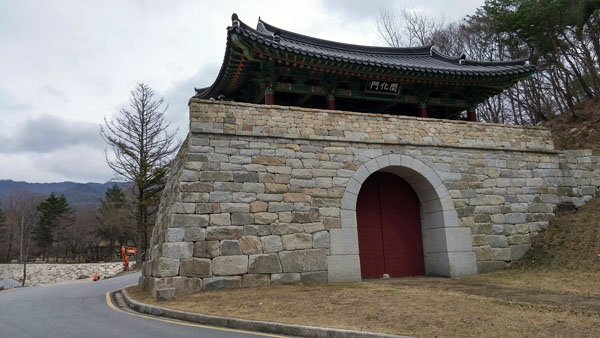 고즈넉한 정취를 잃어버린 사찰들, 너무 아쉽다