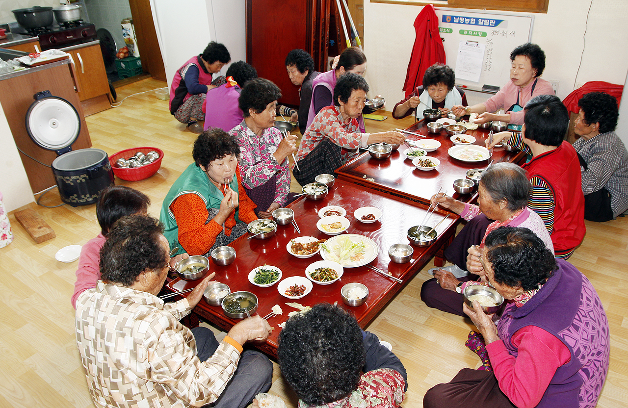 일손 줄이고 공동체 살리는 특별한 점심