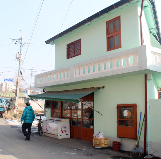 백열전구로 병맥주 데우는 구멍가게, 이유가