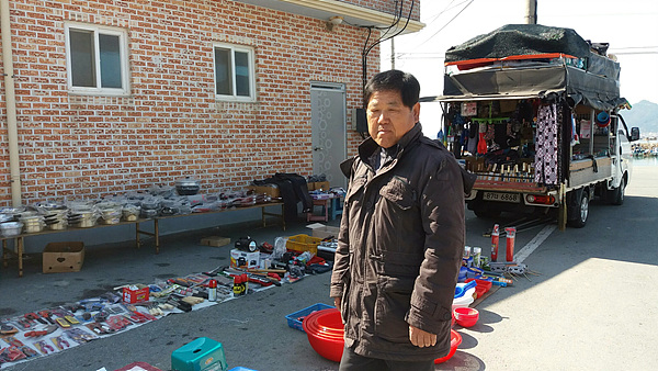 18년째 섬만 도는 만물상트럭, 인심은 울릉도가 최고