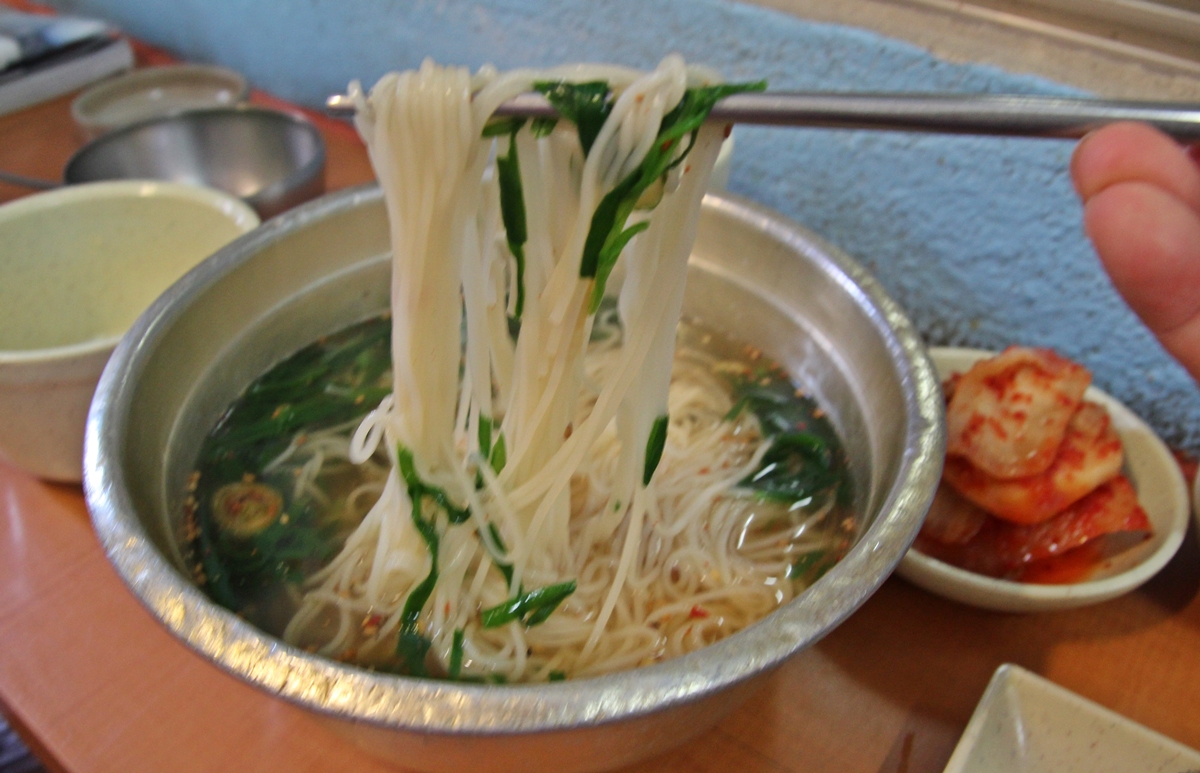 해운대 시장에서 만난 소박한 국수 한 그릇과 김밥