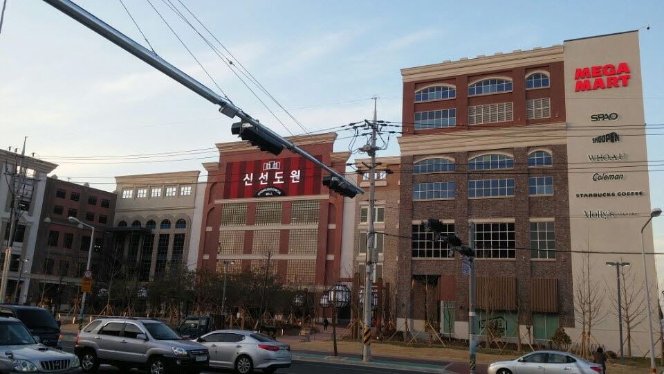 울산 메가마트, 백화점식 증축...북구청 문제없다 vs. 인근 상가 매출 감소