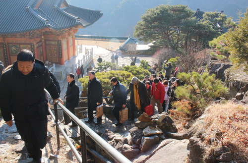 지리산 속 석굴법당 서암정사, 중국 관광객 몰리나