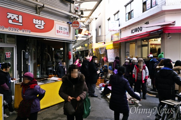 닭강정만 사고... 사람 많지만 올림픽 특수는 글쎄
