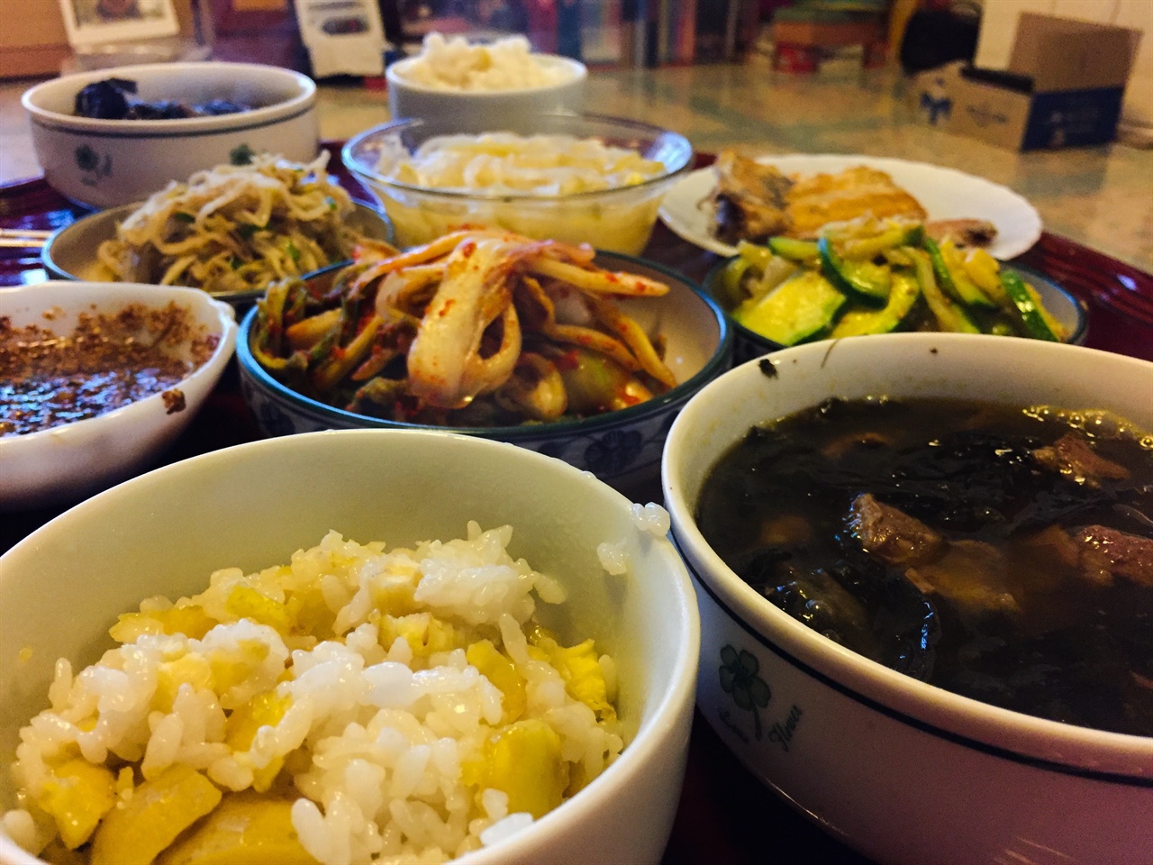 배고파서 고향 온 친구, 충만한 엄마의 밥상이 떠오르다