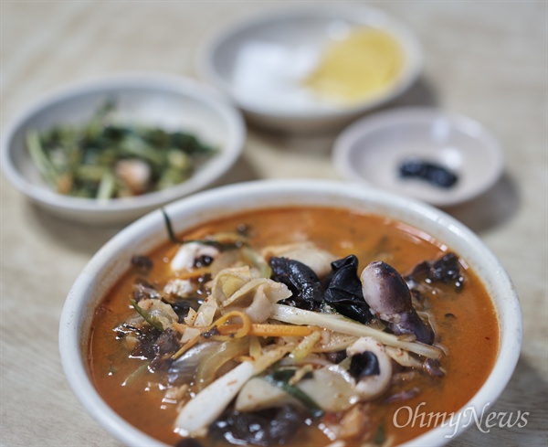[김진영 MD의 식탁] 키조개 관자, 갑오징어, 주꾸미 넣은 짬뽕의 끝판왕