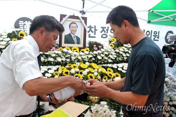 노회찬 비서관 40만km 달린 차... 물욕없이 사셨는데 허망