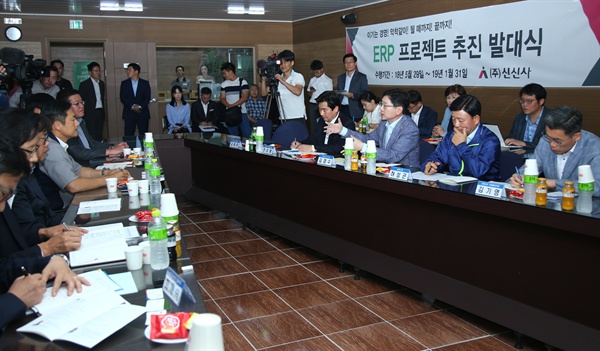 스마트 공장 현장 찾은 김경수 지사 상생방안 찾자