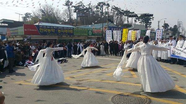 [모이] 대한민국 만세 나는 역사 속으로 들어갔다 