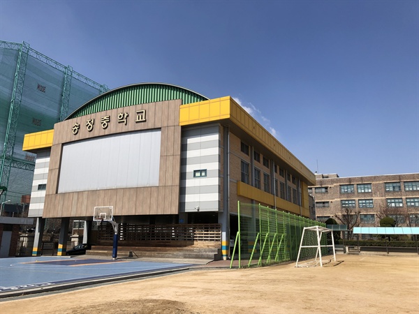서울 도심에 있는데 왜?... 송정중학교 폐교의 속사정