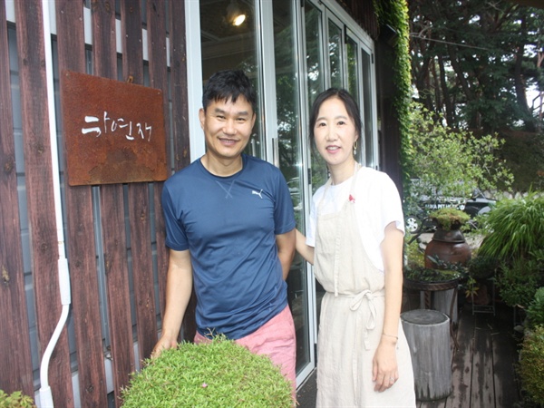 여기가 꽃집이야, 카페야?