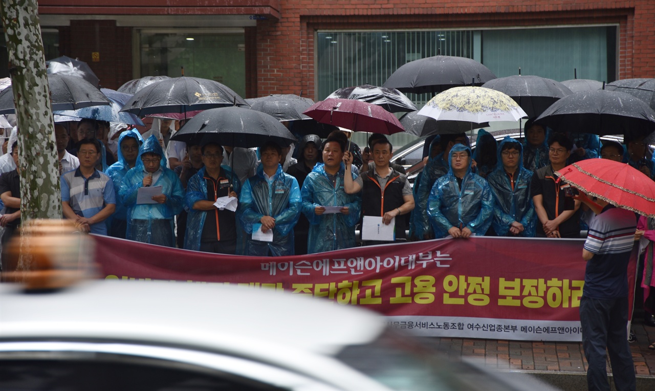 비정규직은 쓰고 버려지는 하찮은 존재입니까