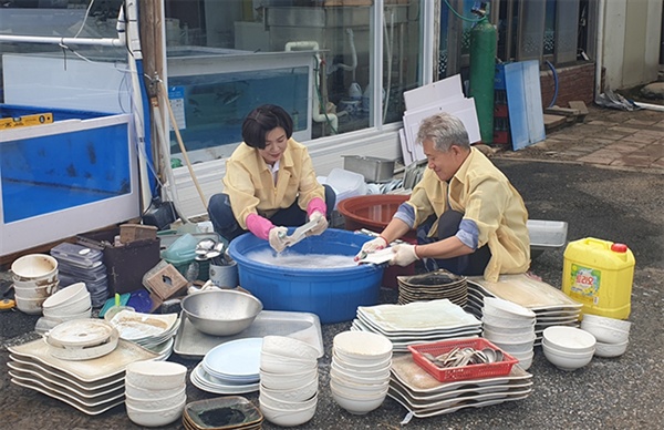 자유한국당 강릉시당 수해복구 봉사활동 펼쳐