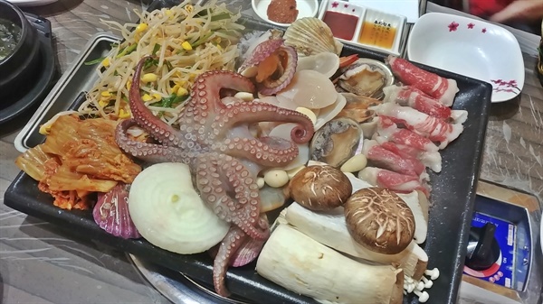 여수 돌문어삼합, 세상에 이런 멋진 조합은 없다