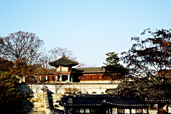 겨울 고궁은 조금 쓸쓸하다