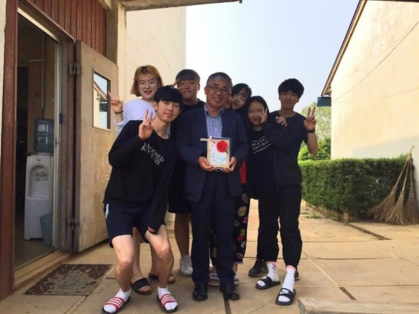 백발의 교사가 40년 만에 알게 된 삶을 위한 학교