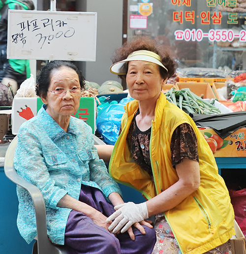 시어머니 노점 앞 가게 인수한 며느리의 사연