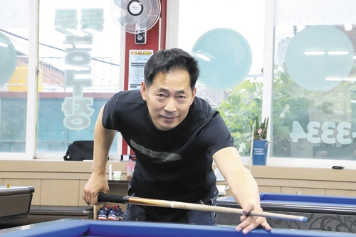 큐대부터 다르다 소문난 동네 당구장의 비결