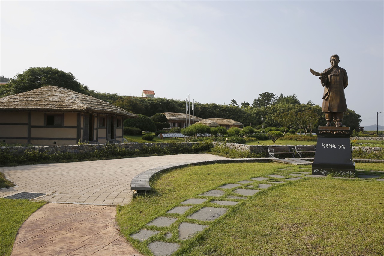 김대중 전 대통령이 태어난 그 섬에 천사가 많은 이유