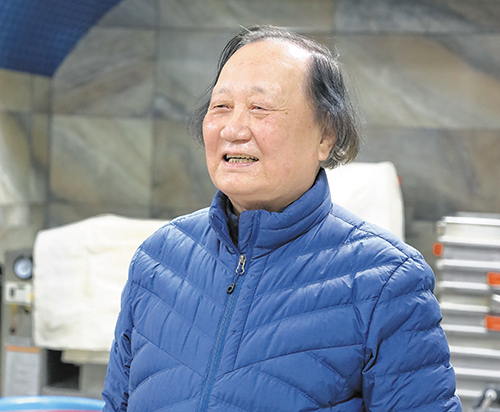 공무원으로 먹고살기 힘들어 물려받은 방앗간, 지금은...