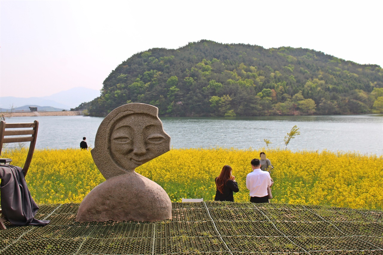 요즘 경주 핫플, 하동 저수지 유채꽃밭