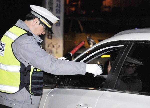 음주운전에 음주측정까지 거부한 소방관