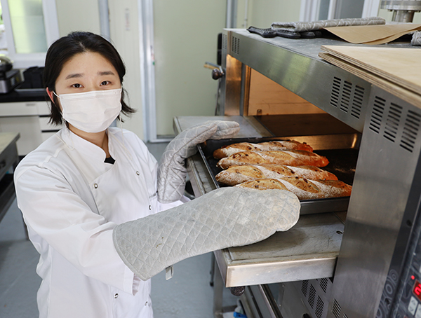 500미터 산 속에 숨은 빵집, 굳이 찾아오는 손님들 왜