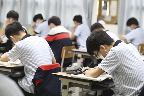 다시 학교의 교문을 걸어 잠그는 게 능사일까 [아이들은 나의 스승]