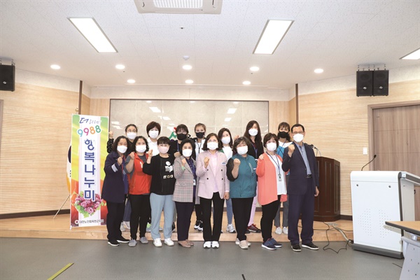외롭지 않고 좋던데? 어르신들은 왜 9988을 찾을까